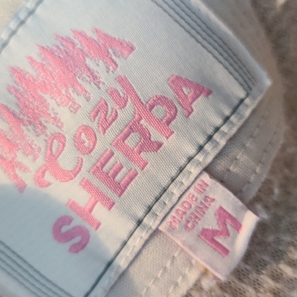 Cozy Sherpa Ivory Sherpa Pullover Front Kangaroo Pocket Sz Medium - Picture 3 of 4